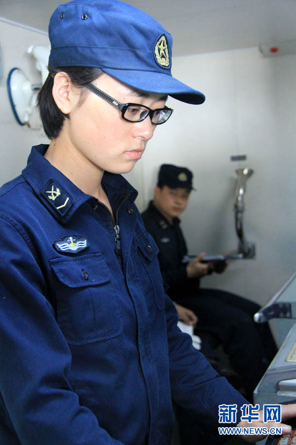 釣魚島巡航　｢チャイニーズ･イージス｣蘭州艦の勇ましい女性隊員
