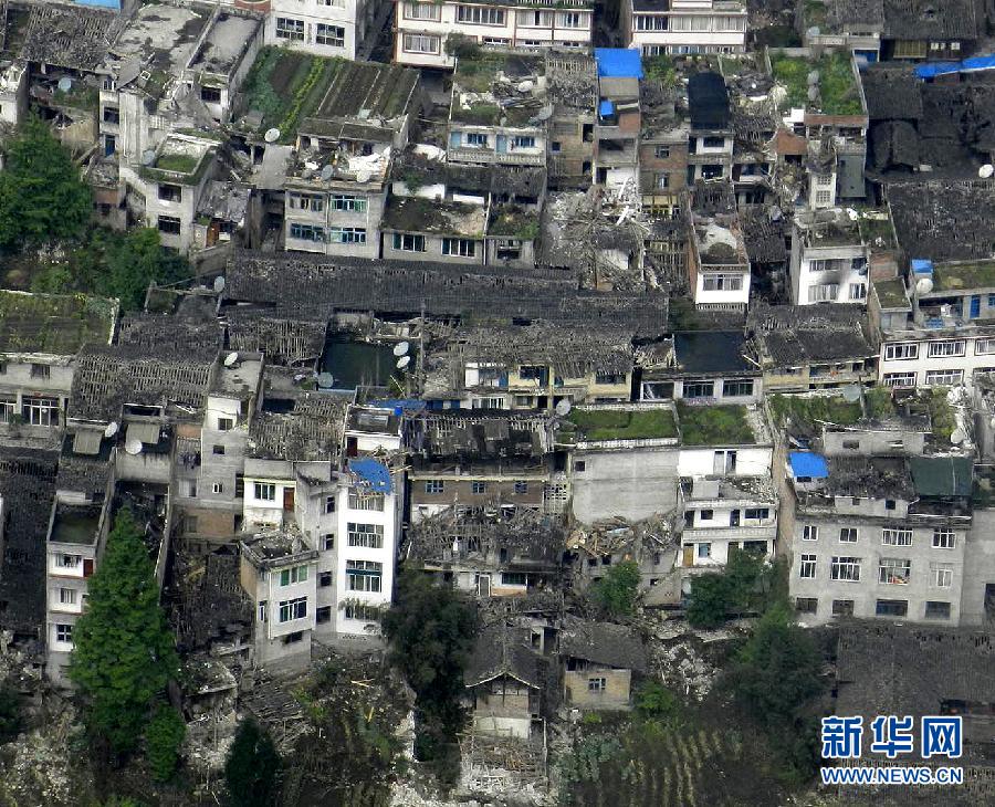 #（新华直击）（2）四川芦山地震现场俯拍 已有46人死亡
