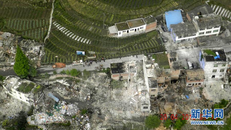 #（新华直击）（1）四川芦山地震现场俯拍 已有37人死亡
