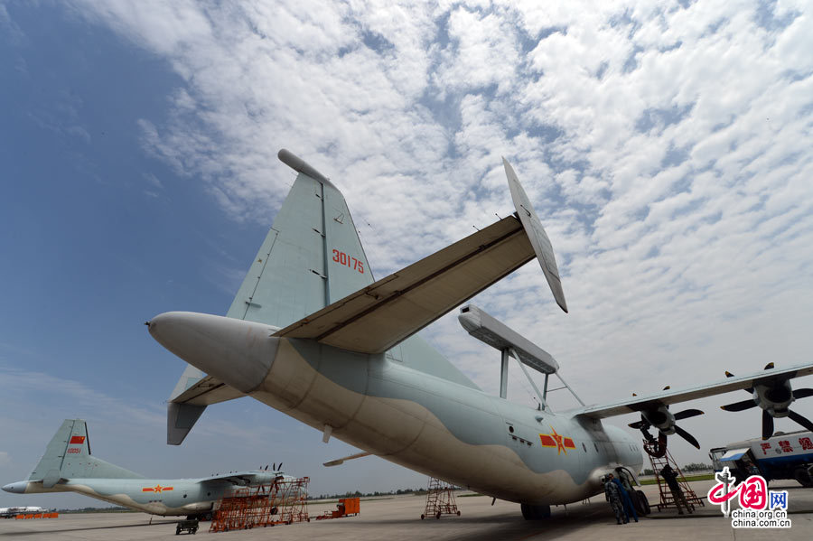 KJ-200早期警戒機、四川省の被災地に向かう