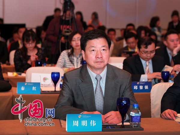 4月27日，2013中国网普益财富管理论坛在北京举行。图为中国外文局局长周明伟出席论坛。