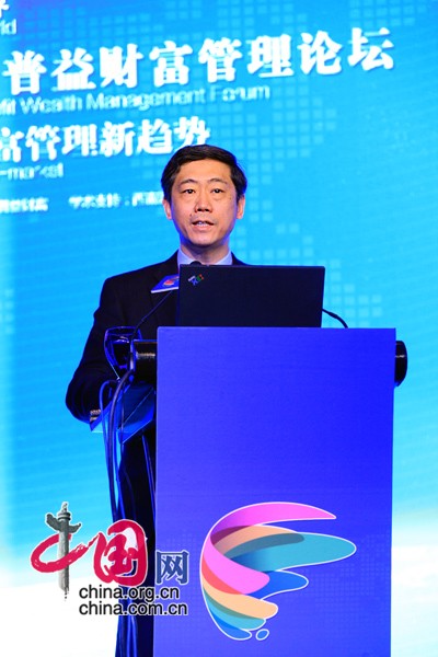 4月27日，2013中国网普益财富管理论坛在北京举行。图为人民银行原货币政策委员会委员李稻葵发言。