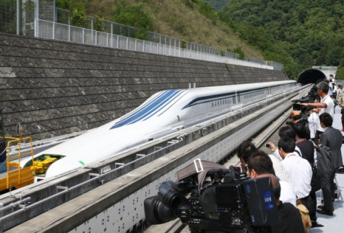 日本最新型磁悬浮列车登场年内试运营（图）