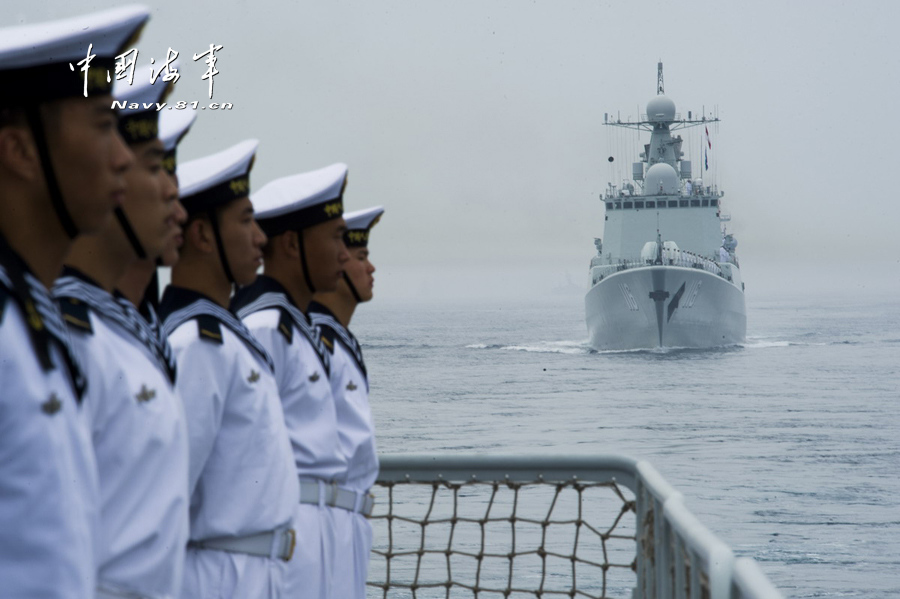 中ロ合同演習　海上閲兵を実施