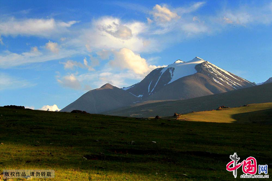 在新疆哈密伊吾东天山喀尔里克冰川附近拍摄的天山景色。　中国网图片库　蔡增乐　摄影