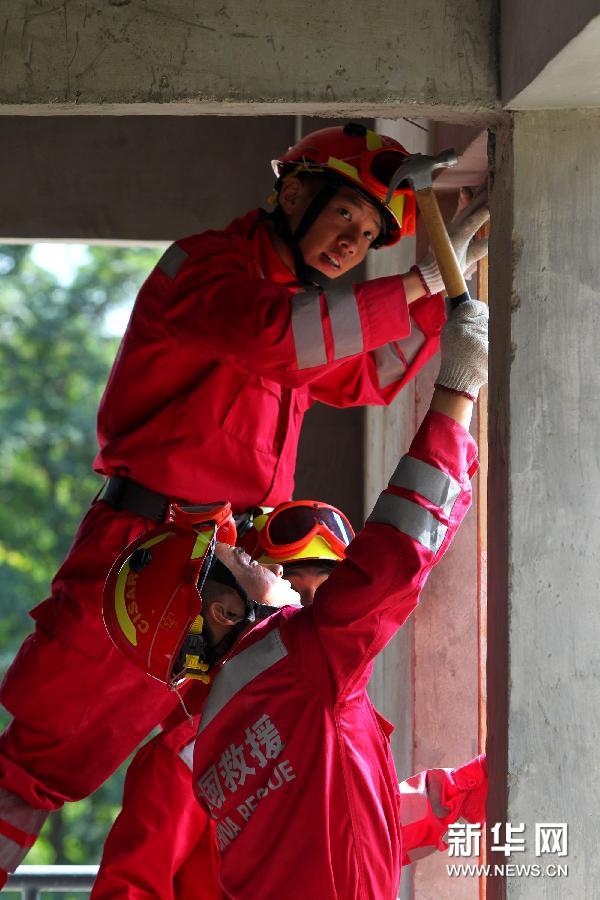 （社会）（6）国家地震灾害紧急救援队加紧日常训练