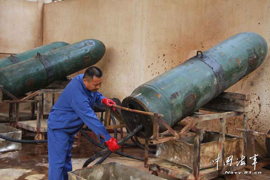 中国海軍、廃棄弾薬を大量処分