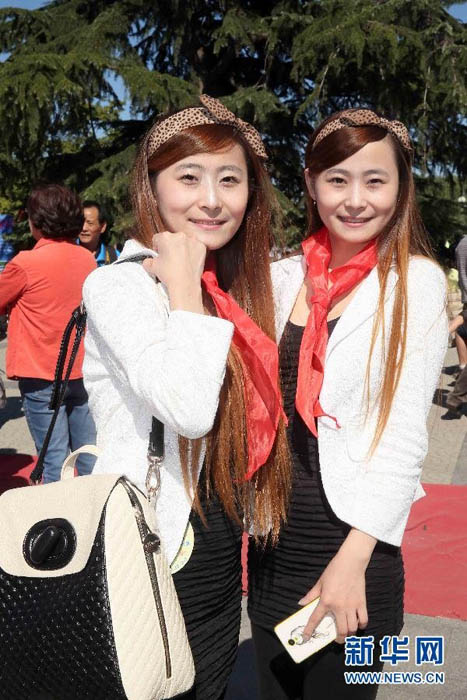 双子100組　国慶節の北京に集合