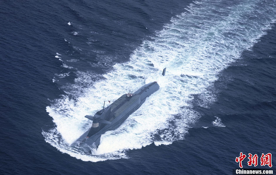 中国海軍、原子力潜水艦部隊を初公開