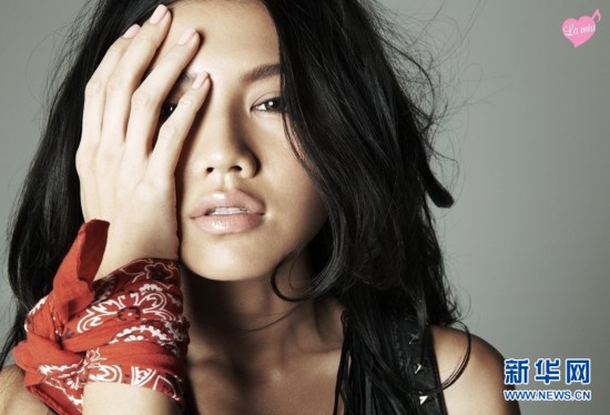 全球嫩模大PK 萝莉面孔魔鬼身材