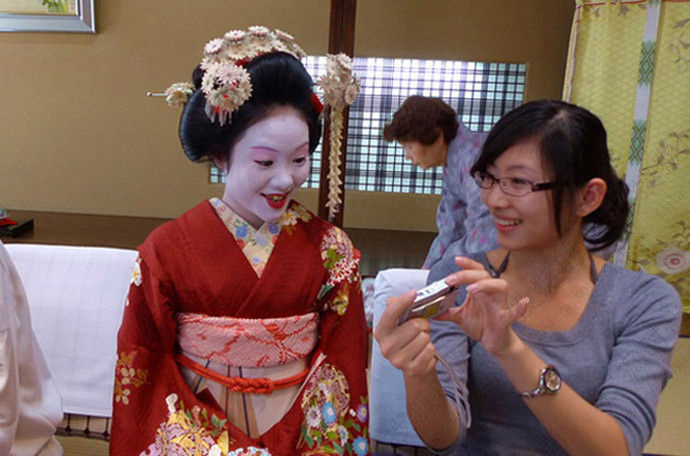 日本艺妓为客人提供的特色服务