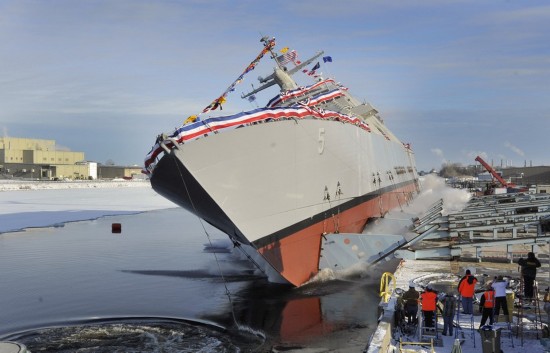 米軍最新フリーダム級沿岸戦闘艦、進水に成功