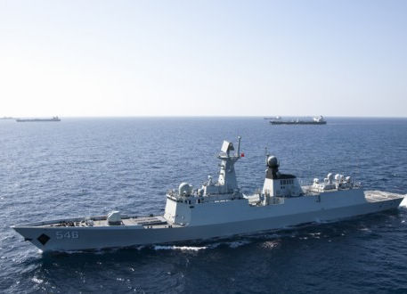 中国海軍、5隻の戦艦で外国商業船を合同護送