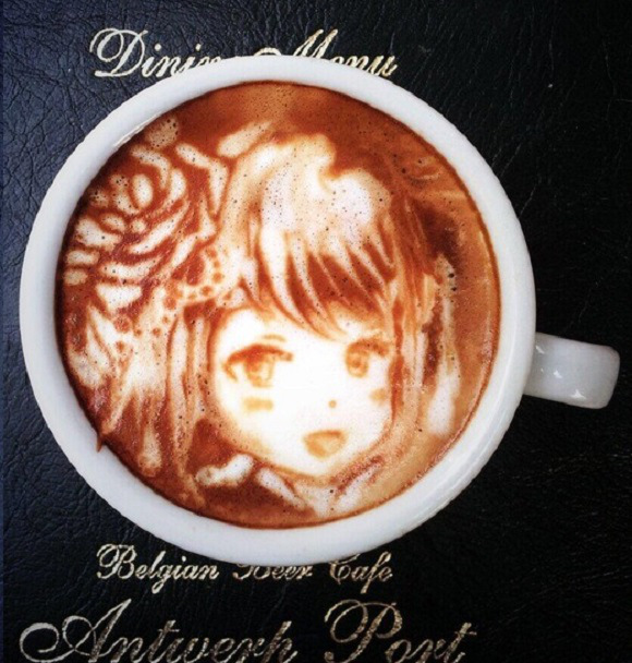 日艺术家创咖啡奶泡新艺术 外星人来逗你玩