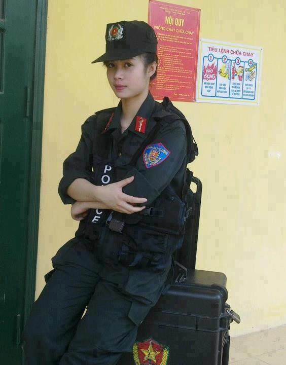 女兵 女警察 女性警察官で編成された機動隊 | 2011.01.14 警視庁・年頭部隊 ...