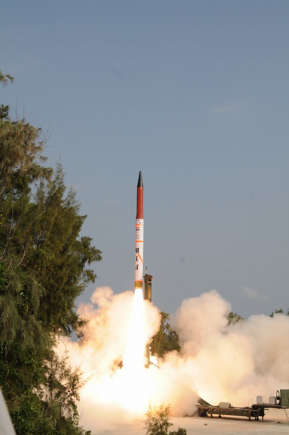 インド、弾道ミサイルアグニ4の試験発射に成功