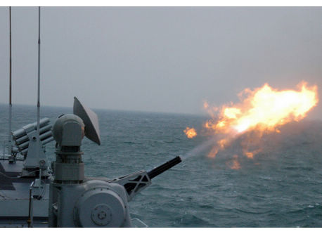 中国海軍の先鋭戦艦編隊、西太平洋で実弾射撃演習を実施