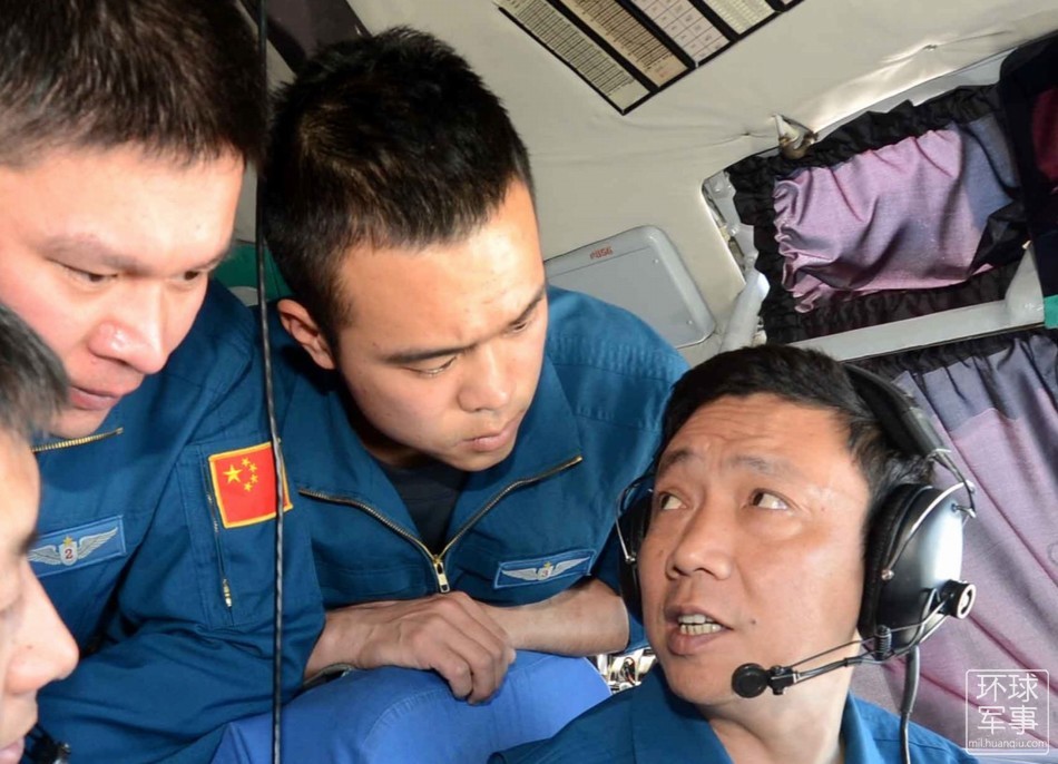 中国赴澳军机开始搜救失联客机