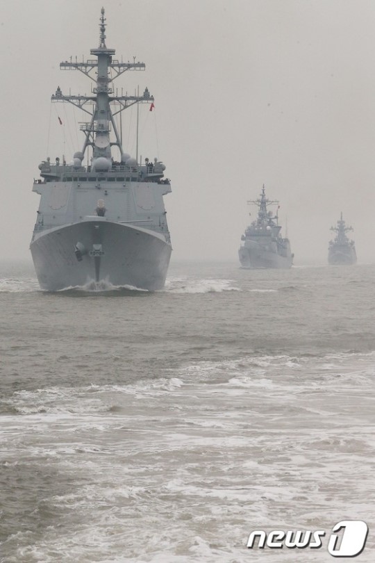 韩国7艘军舰领衔大规模演习