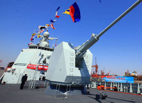 中国の最新鋭ミサイル駆逐艦、「昆明艦」が海軍に交付
