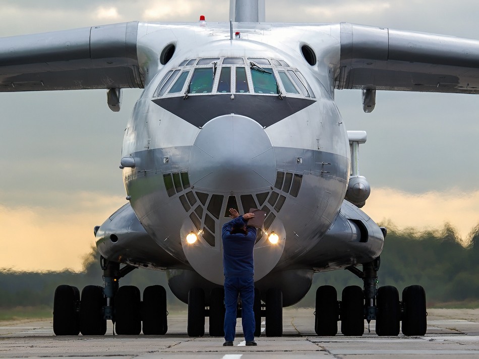 中国空軍の給油機と思われるIl-78がテスト飛行