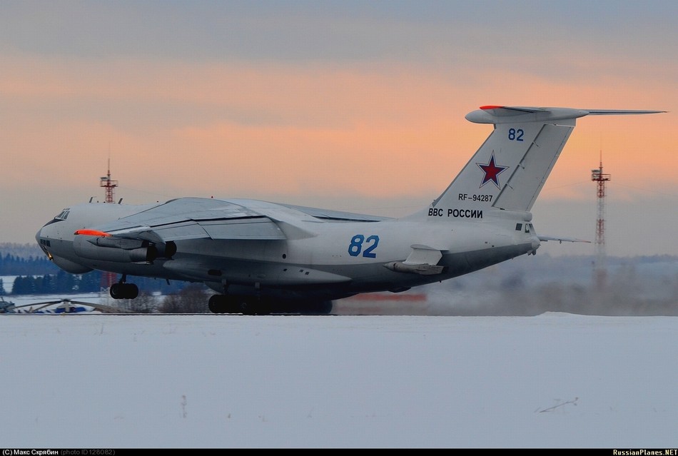 中国空軍の給油機と思われるIl-78がテスト飛行