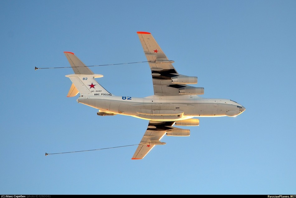 中国空軍の給油機と思われるIl-78がテスト飛行