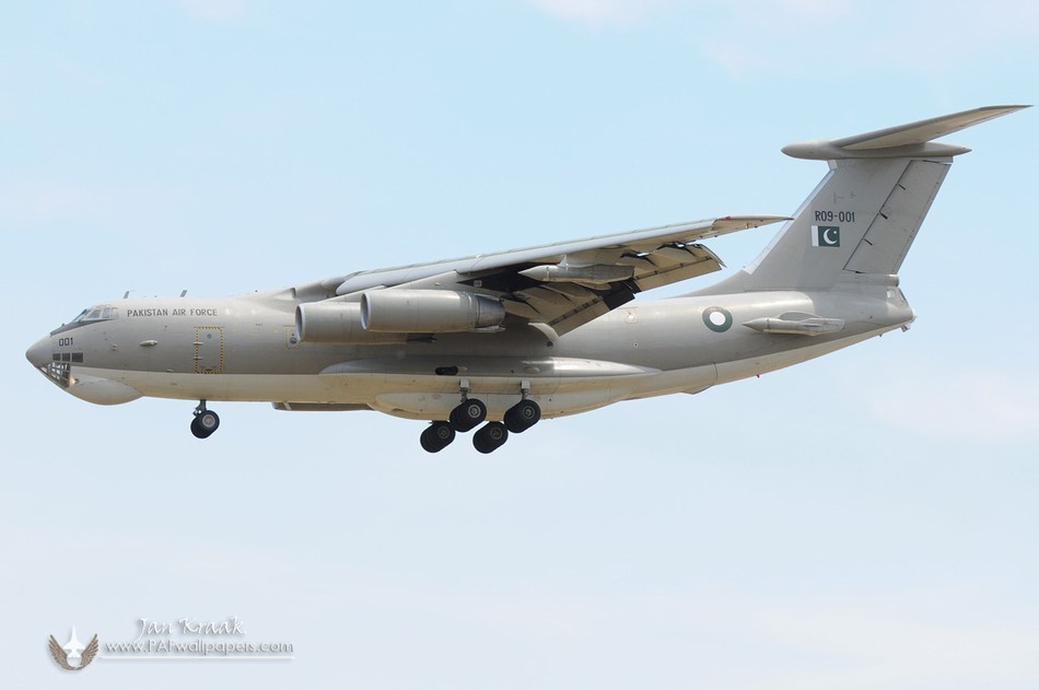 中国空軍の給油機と思われるIl-78がテスト飛行