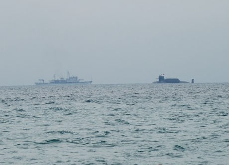 ネットユーザー、海辺で094型戦略原子力潜水艦を目撃