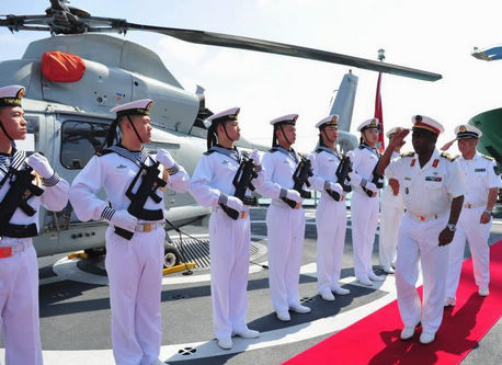 中国海軍「塩城」艦、ジブチに停泊し補給
