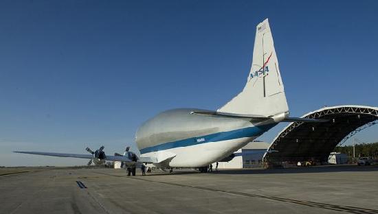 空飛ぶクジラ、翼長48メートルの大型輸送機