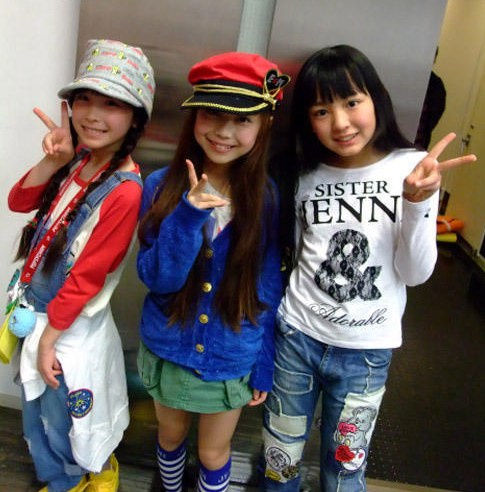 日本の小学生、「早熟」ファッションに批判噴出
