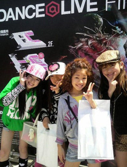 日本の小学生、「早熟」ファッションに批判噴出