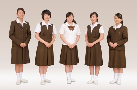 京都诺特丹女学院的校服，该校很多大小姐。