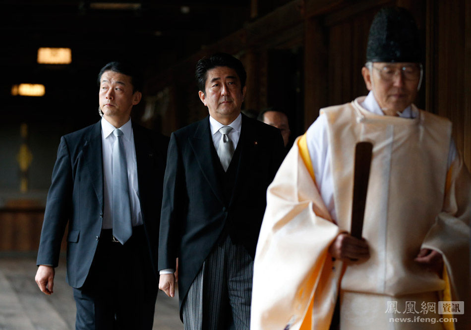 安倍参拜靖国神社