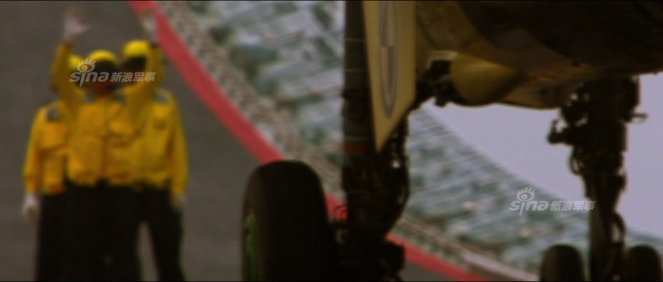 中国空母部隊、｢飛鯊｣滑走飛行の様子が公開