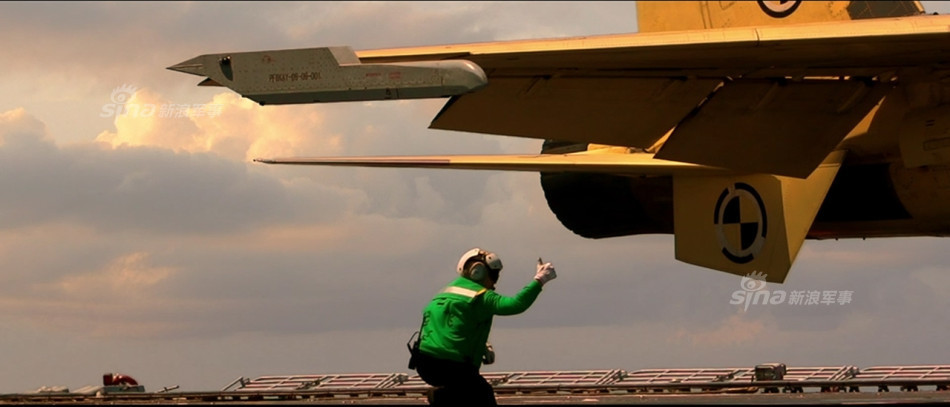 我航母部队宣传大片之：飞鲨滑跃起飞全程猛照