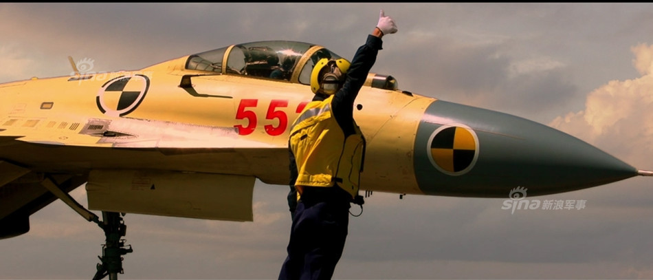 我航母部队宣传大片之：飞鲨滑跃起飞全程猛照