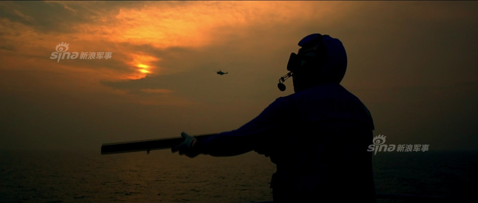 我航母部队宣传大片之：飞鲨滑跃起飞全程猛照