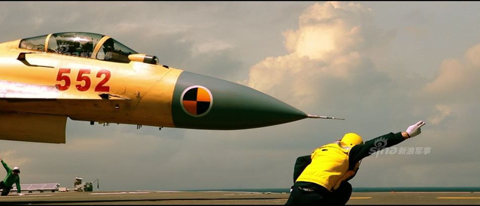 我航母部队宣传大片之：飞鲨滑跃起飞全程猛照