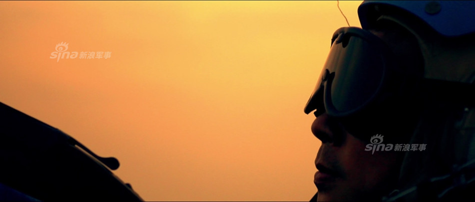 我航母部队宣传大片之：飞鲨滑跃起飞全程猛照