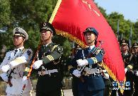 5月12日、中国人民解放軍三軍儀仗隊の初の女性兵士が外交行事に登場し、国内外の指導者の検閲を受けた。07式将校用儀典服をまとった13人の女性儀仗兵の分列は、軍旗チーム、陸軍、海軍、空軍の中で男性儀仗兵とともに検閲の曲に合わせて銃を持ち検閲を受けた。