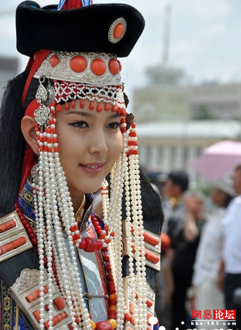 モンゴル 人 女性