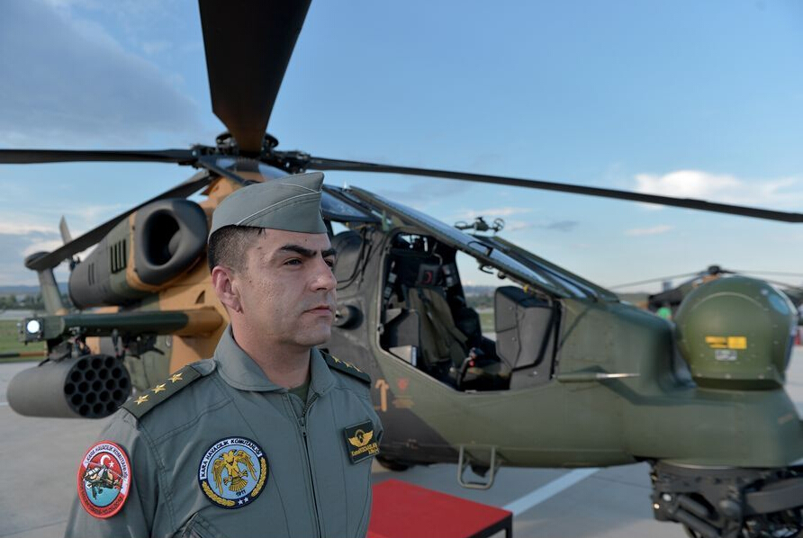 トルコの武装ヘリT-129が登場　Z-10にそっくり