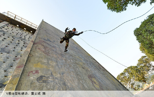 中国陸軍31軍の女子特殊兵が公開