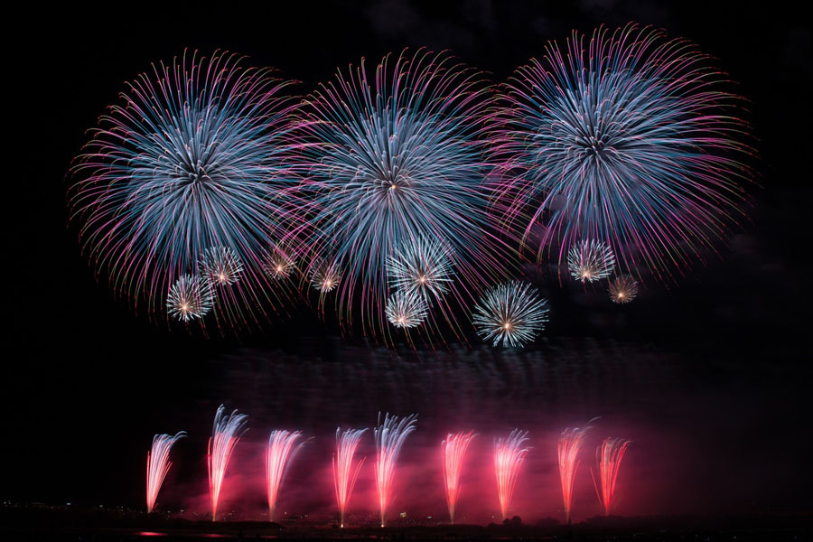 日本夏季风物诗：花火大会 凤舞九天（高清）