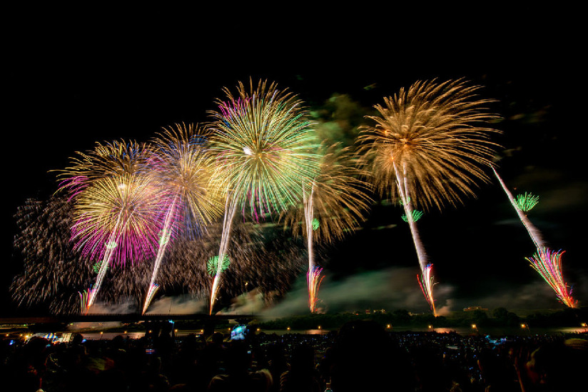 日本夏季风物诗：花火大会 凤舞九天（高清）