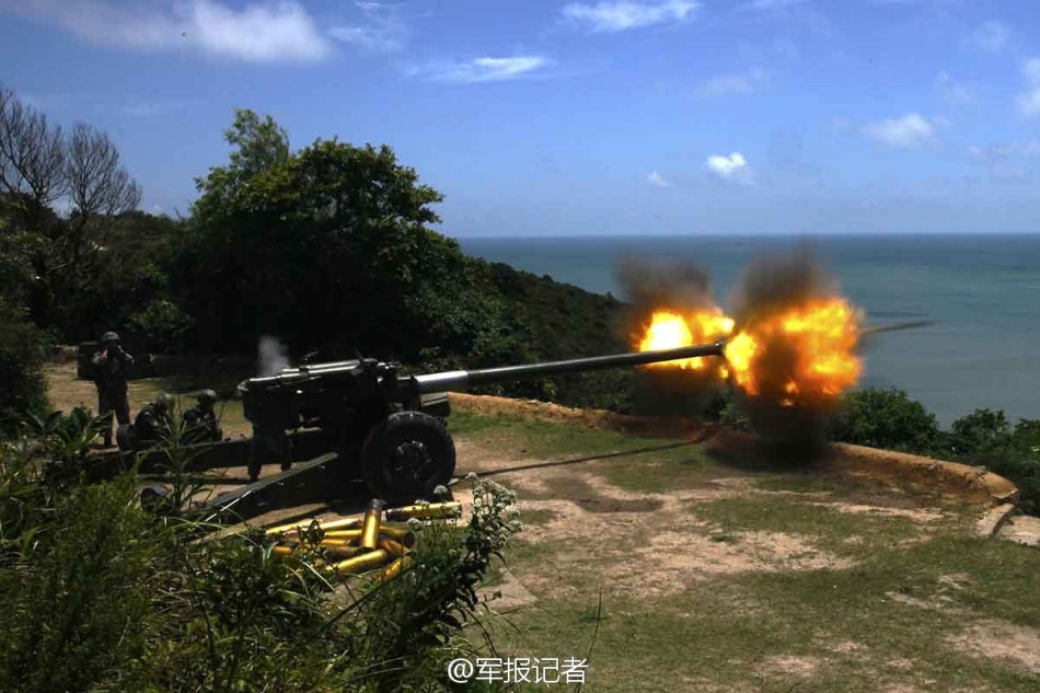 中国人民解放军南京军区某部队は8月7日,东中国海の岸で火炮実弾攻撃