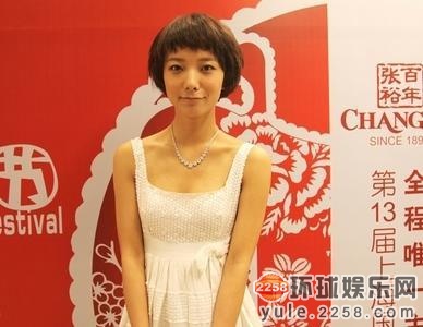 女星大笑需谨慎不笑是天仙 一笑瞬间变猪扒妹