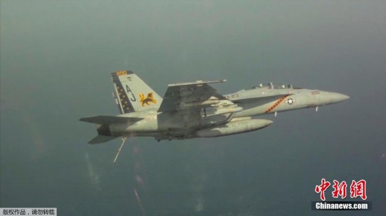 美军轰炸伊拉克动用大黄蜂战斗机